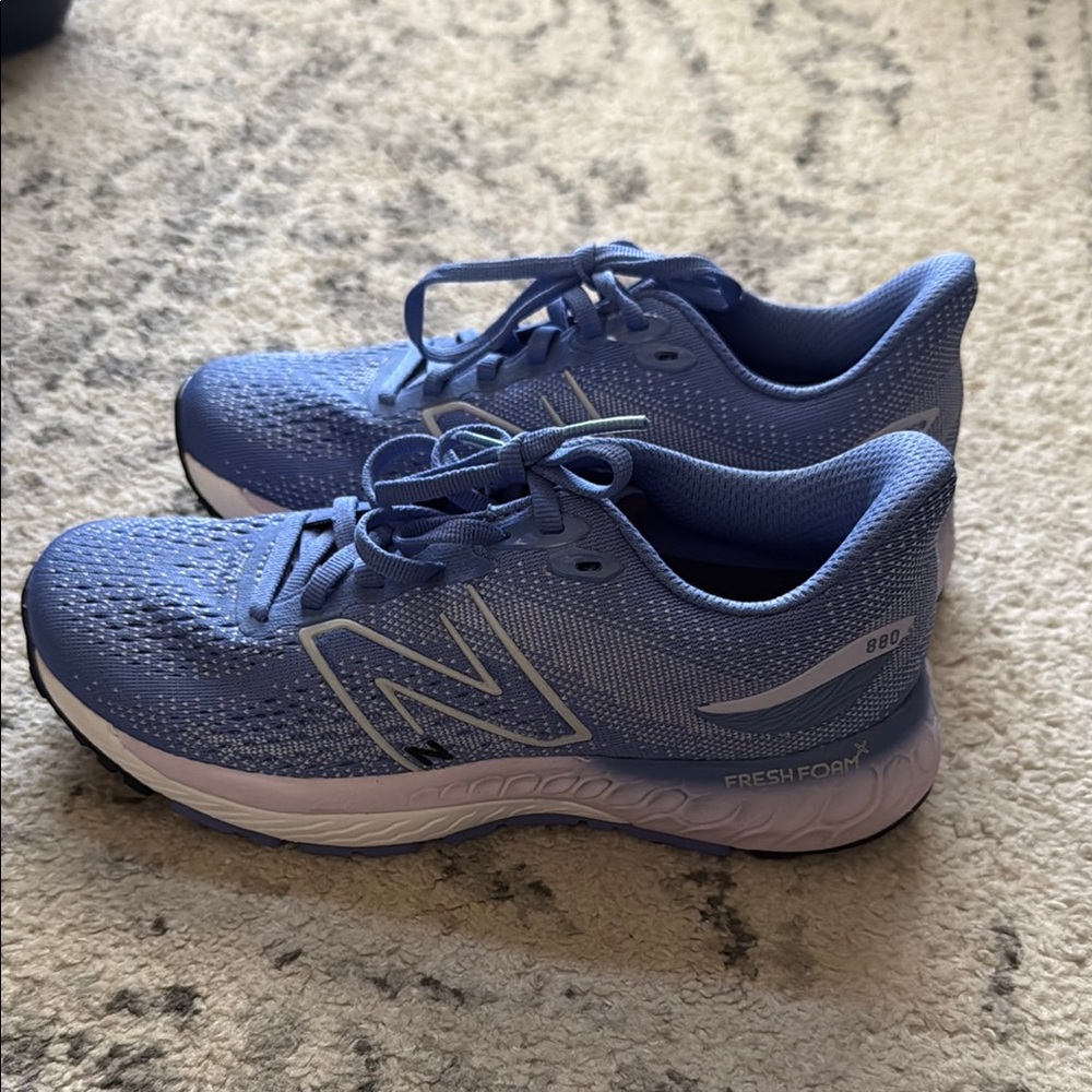 NWOT New Balance 880 Blue Running Shoes, size women’s 5.5